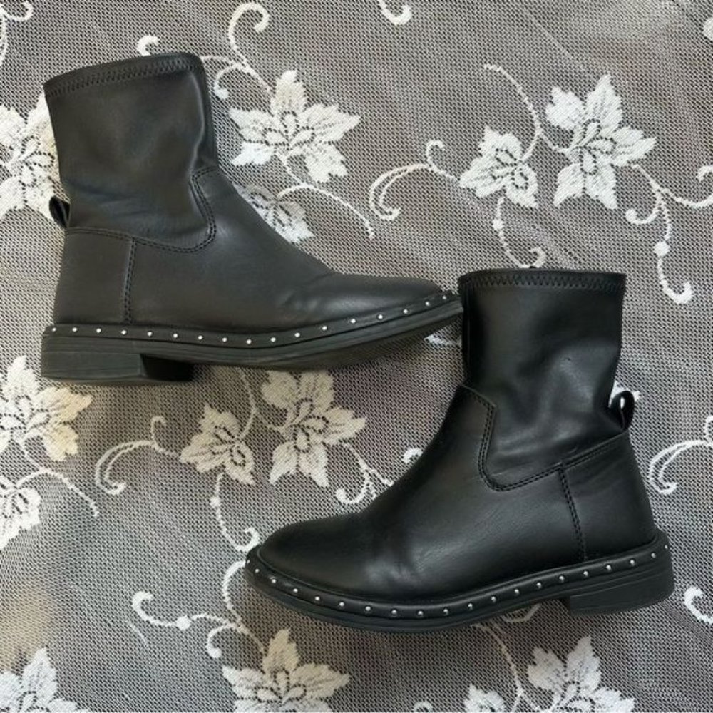 Zara?Black Booties